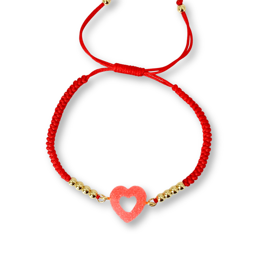 Sweetheart Macramé Bracelet in Strawberry